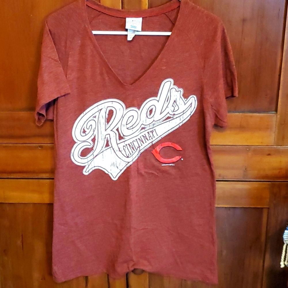 NWOT Cincinnati Reds V-neck Tshirt